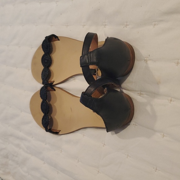 Jack Rogers Daphne Medallion Sandals Flat with Ankle Straps - Picture 2 of 6